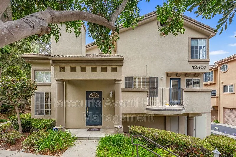 3 bed, 3.0 bath, 1584 sqft, $4,895 — Photo 2