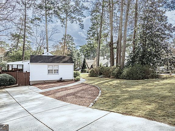 3rd image of 205 Old Ivy Rd NE