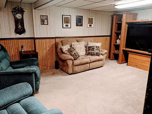 3rd image of 604 Rose Ln