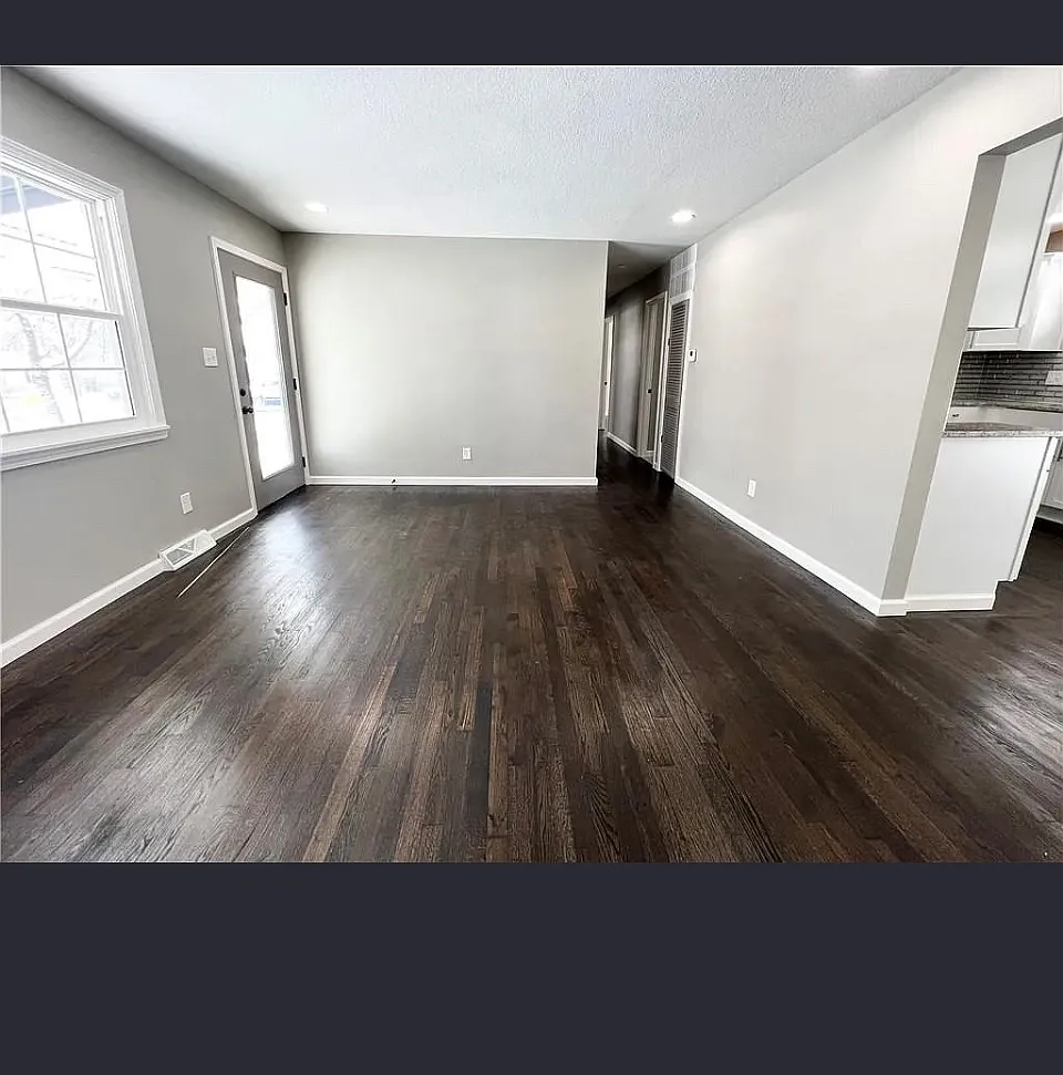 3 bed, 912 sqft, $1,795 — Photo 2