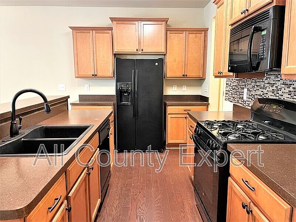 4th image of 220 Bobbie Way