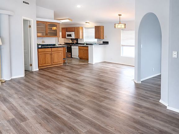 5th image of 2806 N Sharon Dr