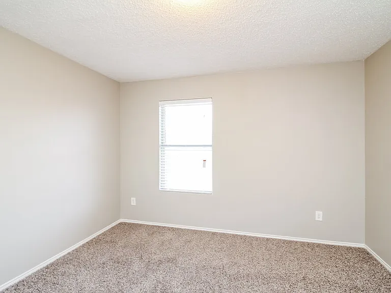 717 Lovern St — Photo 13