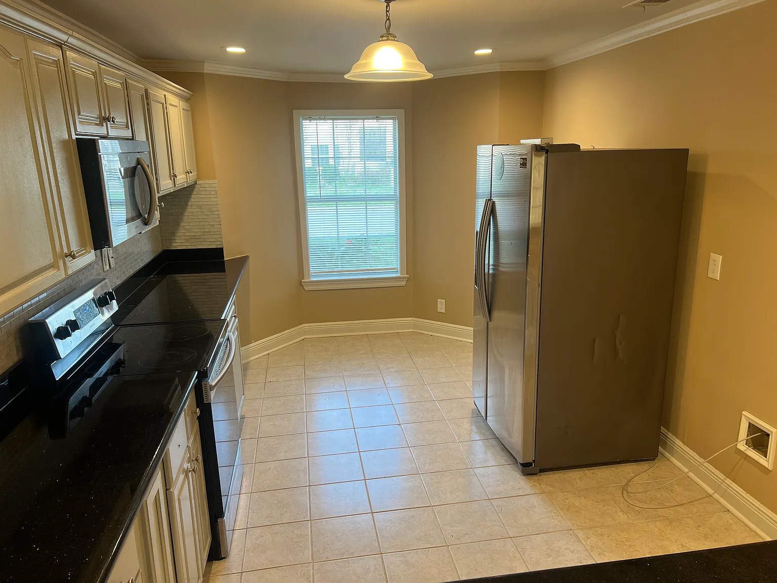 5560 Maple Ridge Dr — Photo 4