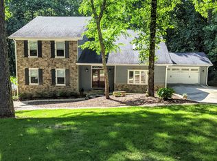 305 Whisper Wood Dr, Roswell, GA 30075