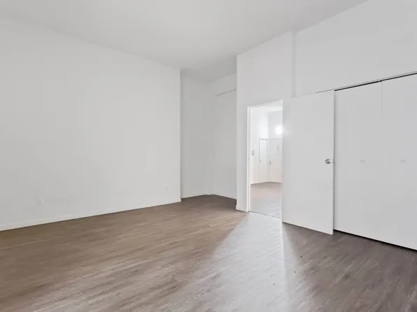 88 Fulton Street L7 image 3 of 16