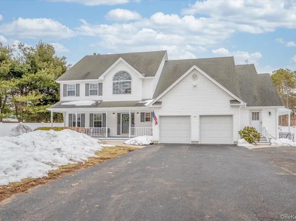 47 Cobblestone Drive, Shoreham, NY 11786