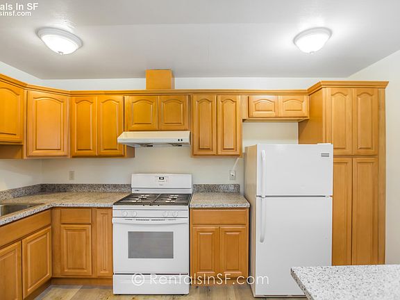 2nd image of 726 Oak St APT 204