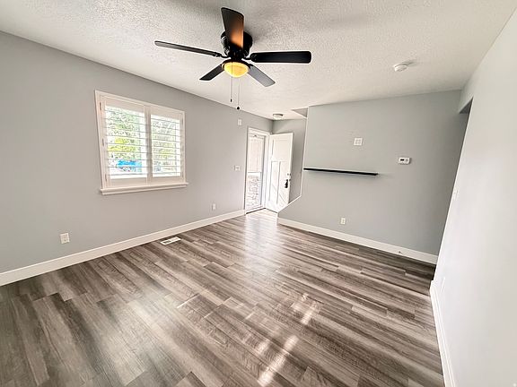 3rd image of 694 W Ry Ln S