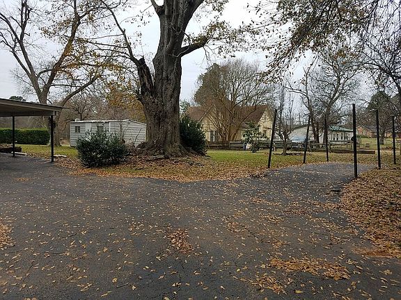 4th image of 823 8th St