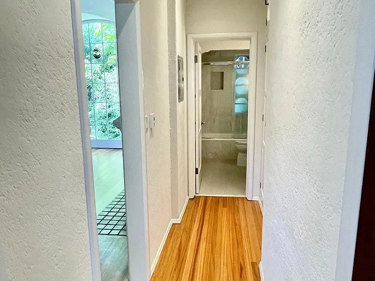 1338 N Laurel Ave #204 — Photo 23