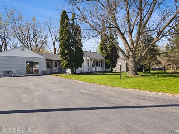 574 Wilson Ave, Mount Morris, MI 48458