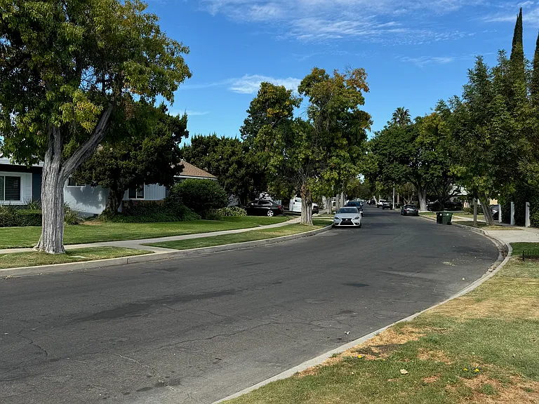 Ample street parking day and night. 
No permit needed.
Street sweeping parking restriction 12-2 p.m. Tuesday and Wednesday.