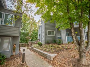 11713 Summerchase Cir APT D, Reston, VA 20194