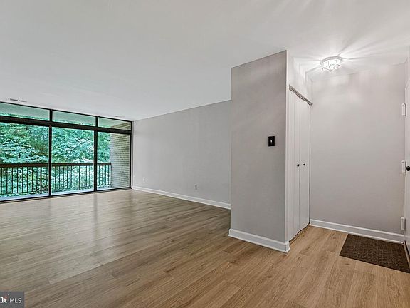 5th image of 1663 Parkcrest Cir APT 200