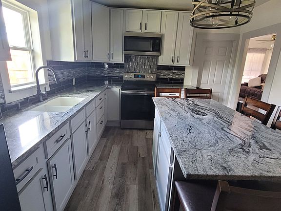 2nd image of 406 Broad St