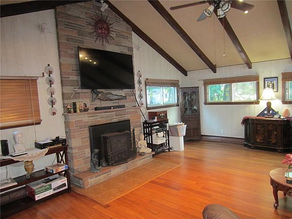 4th image of 79 Carlson Cir