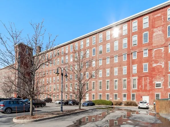 52 Lawrence Dr #M305, Lowell, MA 01854