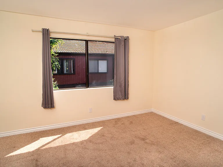 21931 Burbank Blvd #17 — Photo 13
