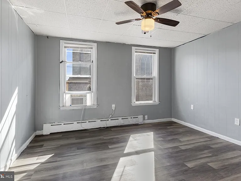 3218 E Thompson St — Photo 21