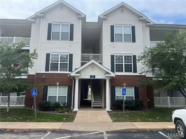 27 Kassebaum Ln APT 101, Saint Louis, MO 63129