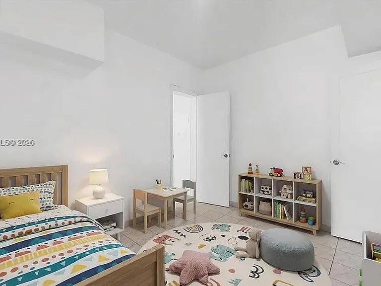 3330 SW 2nd St — Photo 10
