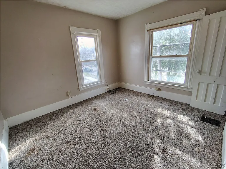 2331 Midland Ave — Photo 15