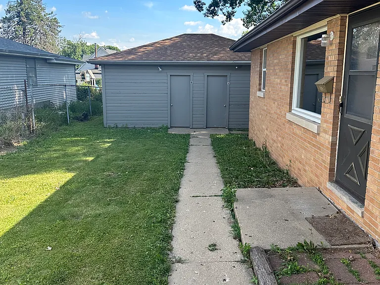1114 E Lake Ave #B — Photo 2