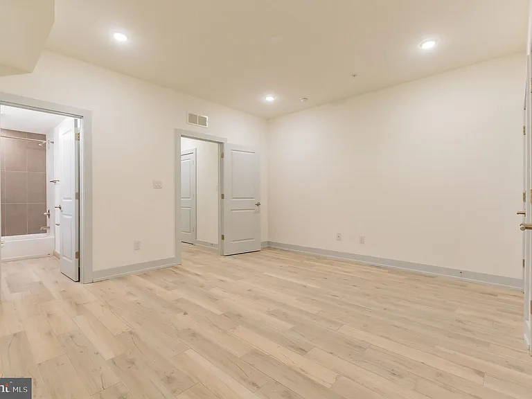 1513 Brown St #1 — Photo 10