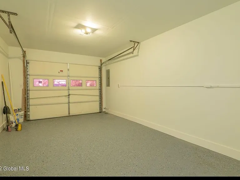 4 Clubhouse Dr #4 — Photo 9
