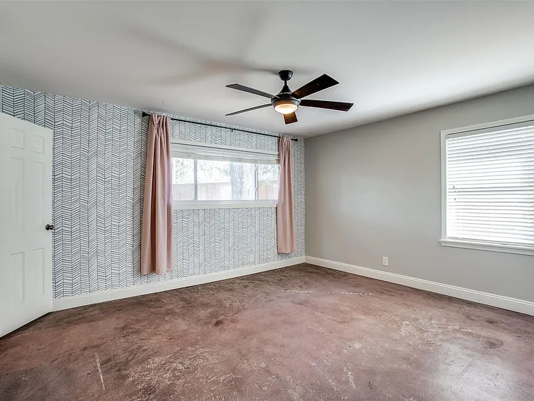 8503 Manhattan Dr — Photo 29