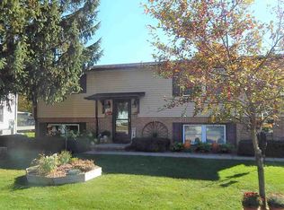 917 Maple St, Winneconne, WI 54986