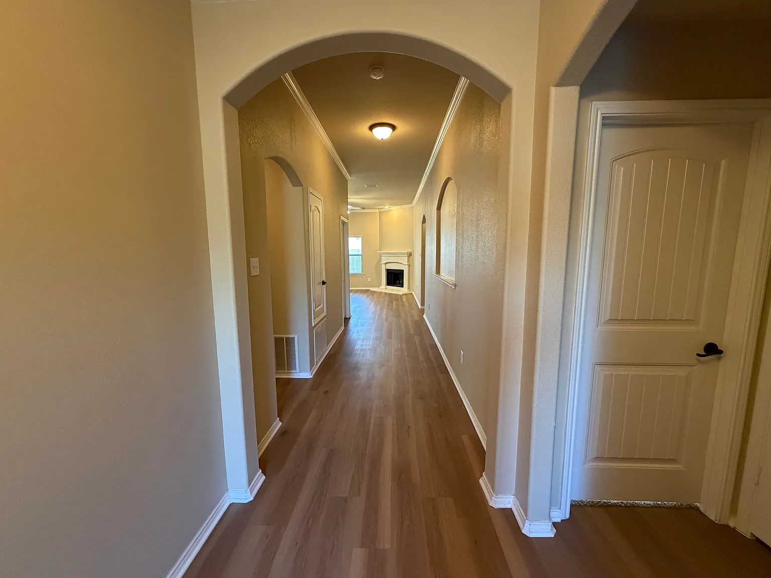 4 bed, 1831 sqft, $2,295 — Photo 2