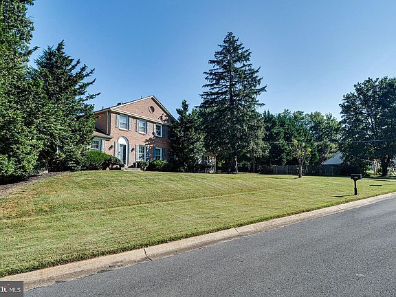 5th image of 8501 Aqueduct Rd