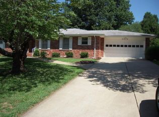 2870 S Barnes Ave, Springfield, MO 65804
