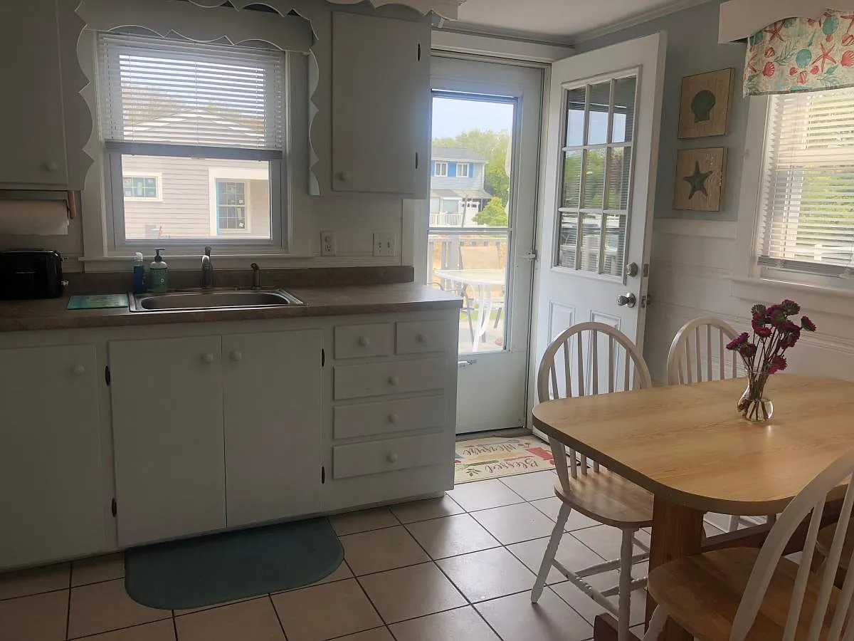 3 bed, 796 sqft, $1,950 — Photo 3