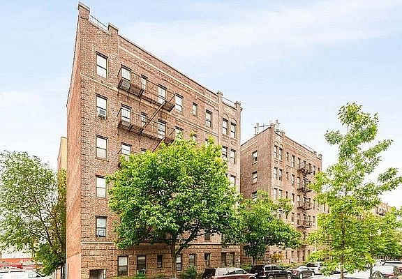 5th image of 4334 49th St APT 4L