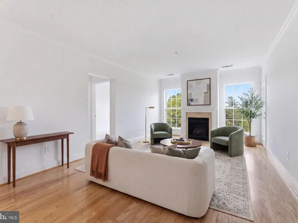 7000 Falls Reach Dr APT 407, Falls Church, VA 22043