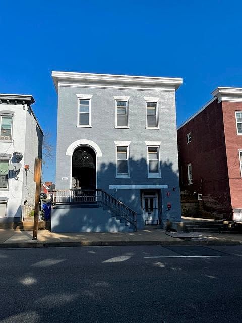 1st image of 440 W Washington St #1FR