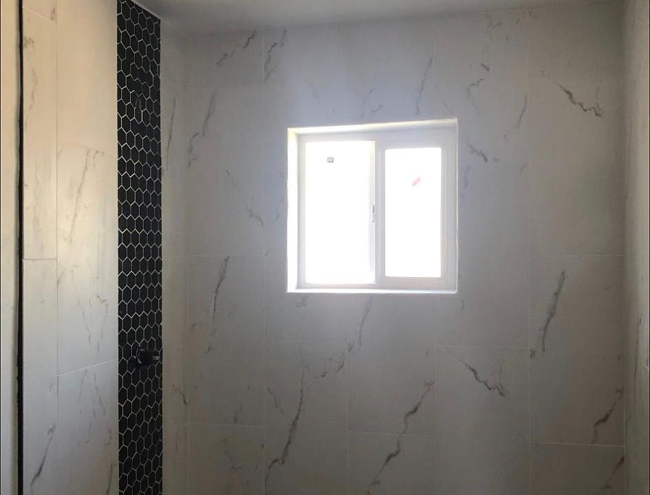 1st image of 732 E Vista Del Cerro Dr