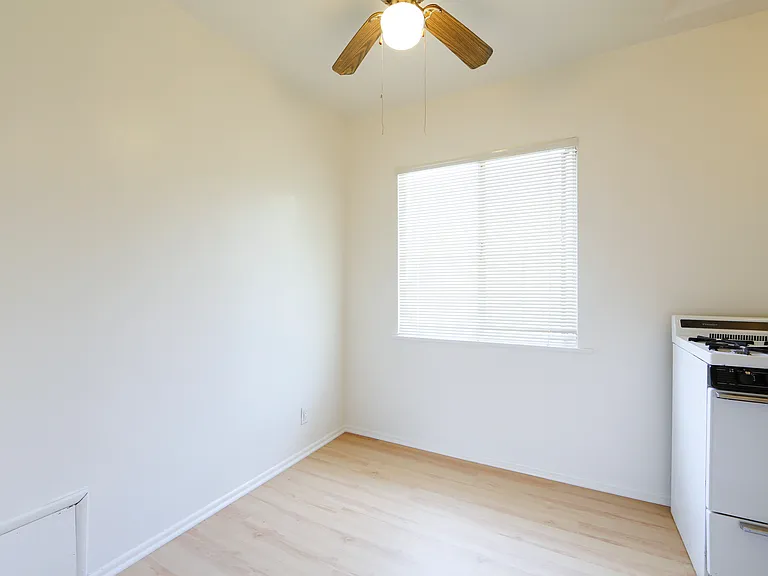 667-669 Levering — Photo 50