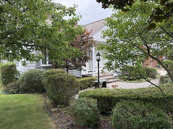 3rd image of 223 W Irwin St