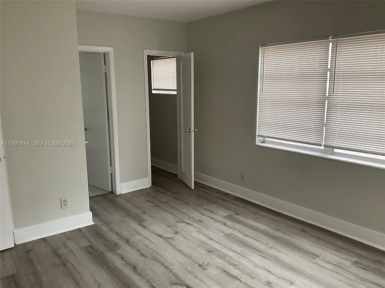 510 SE 9th St #9 — Photo 6