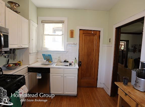 3rd image of 2253 W Cornelia Ave