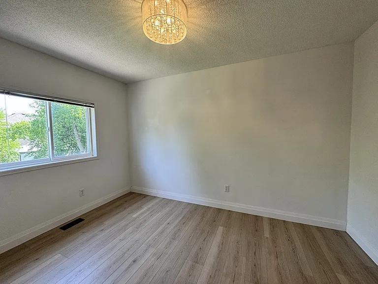 212 Churchland Dr — Photo 24