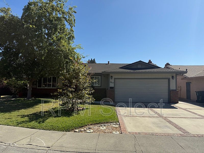 1st image of 1017 Silver Lake Dr