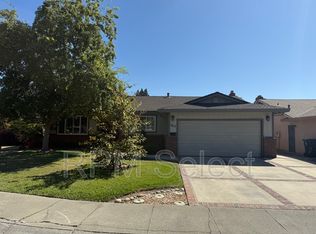 1017 Silver Lake Dr, Sacramento, CA 95831