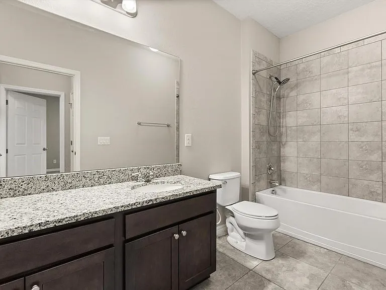 1046 Grand Hilltop Dr — Photo 10