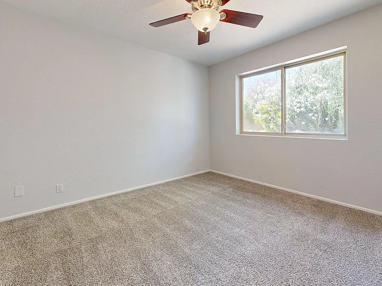 2534 S Grandview Ave — Photo 23