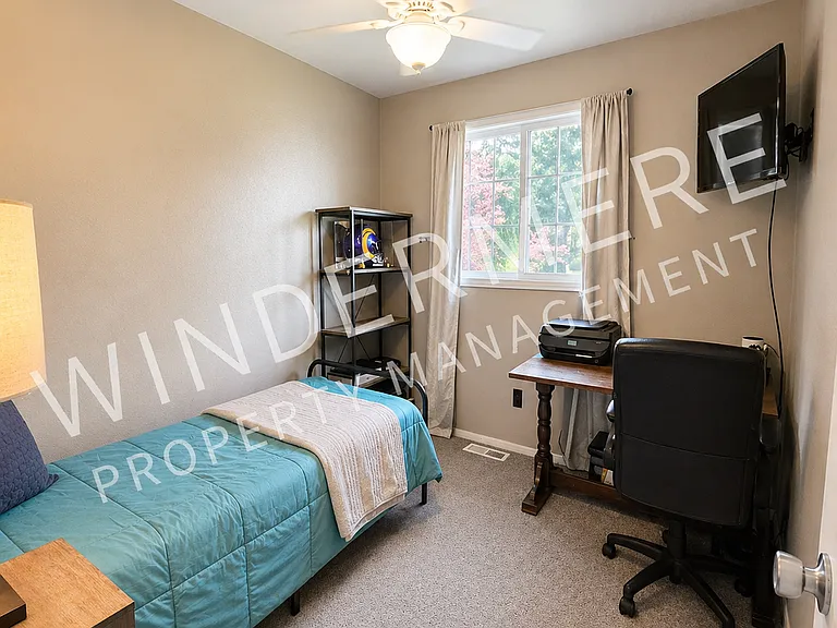 585 NW Fairwood Way — Photo 13